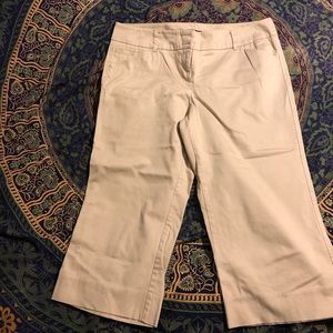 Kahki dressy Capri